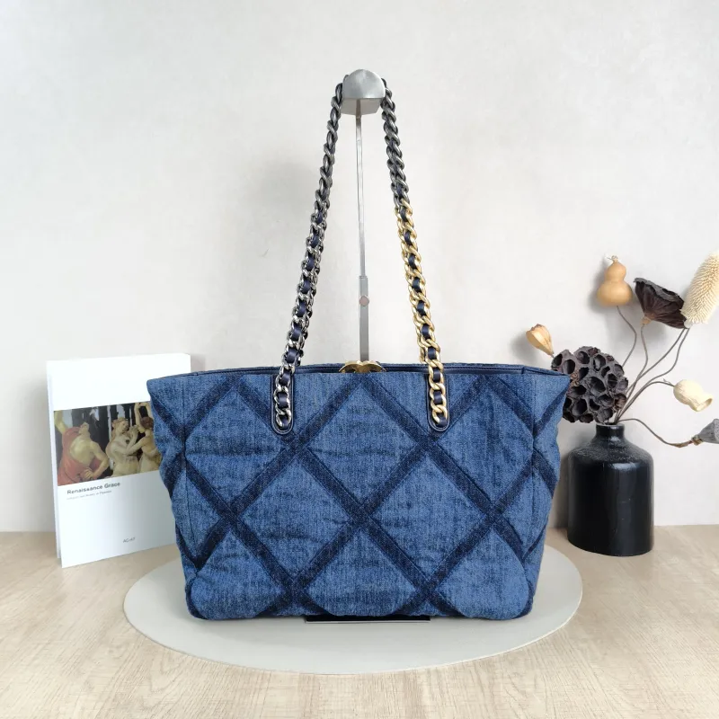 Chanel Shoulder Bag19Bag Shopping Bag Shopping Tote Blue One Size41 × 10.5 × 24 cm — cover view 5 of 5