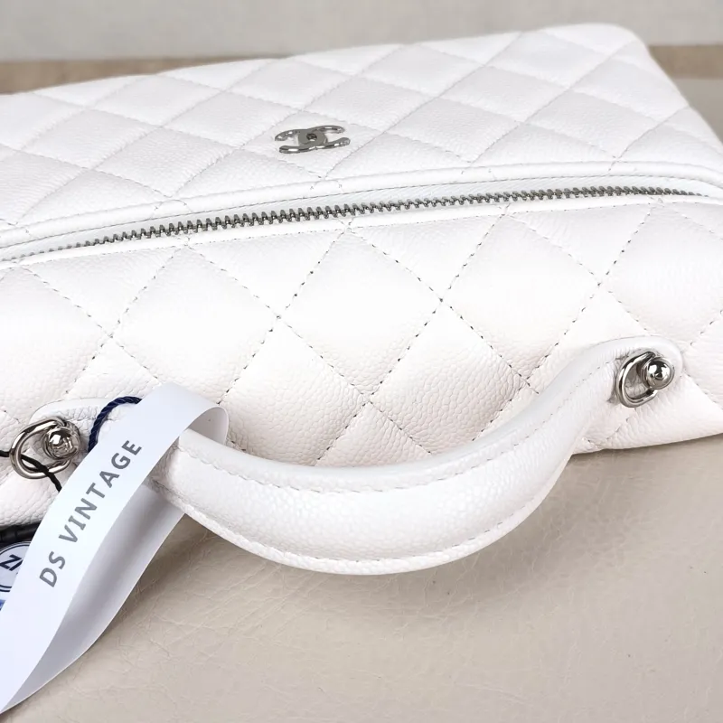 Chanel Crossbody Bag26s lp Box Bag Top Handle Crossbody Bag White Calfskin One Size 19.5 × 5 × 17 cm — detail view 6 of 15