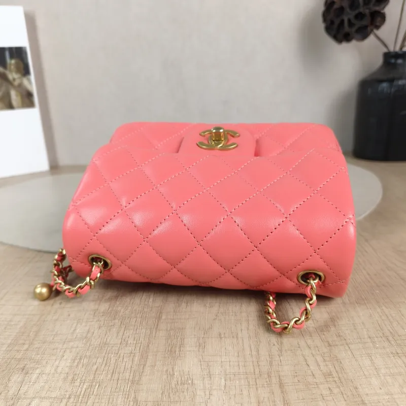 Chanel Crossbody Bag Red Lambskin One Size 17 × 8 × 13.5 cm — detail view 5 of 13