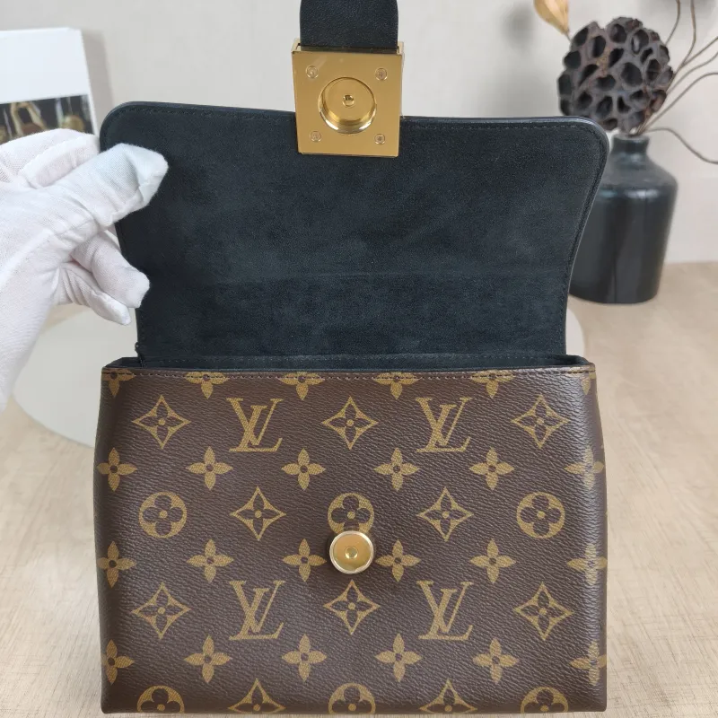 Louis Vuitton Crossbody Bag Locky BB Black PVCBB20 × 7.5 × 16 cm — detail view 7 of 12