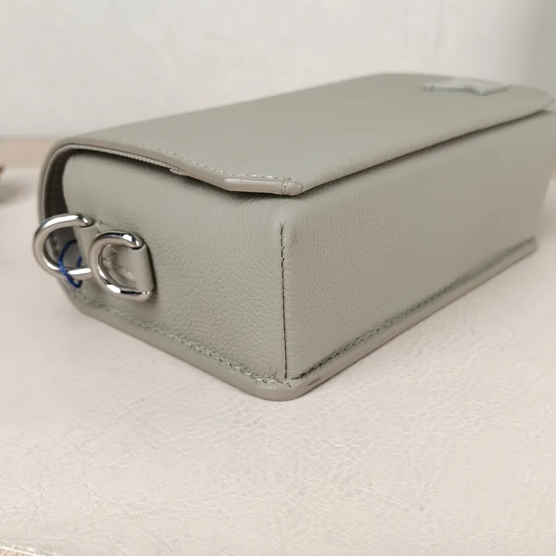 Louis Vuitton Crossbody Bag Fastline Messenger Bag Green Calfskin Mini 17.3 × 7 × 12 cm — detail view 9 of 13
