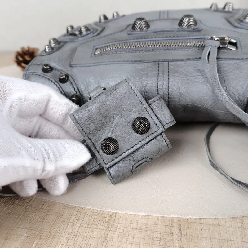 BALENCIAGA Crossbody Bagle cagole Crossbody Bag Grey Lambskin One Size24 × 5 × 14 cm — detail view 8 of 14