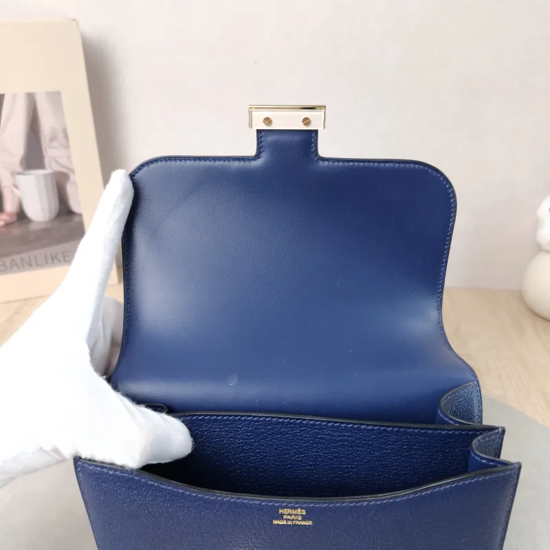 Hermès Crossbody Bag Constance 19 Gold-Tone Hardware 7U Lambskin Mini 19 × 4 × 15 cm G — detail view 13 of 14
