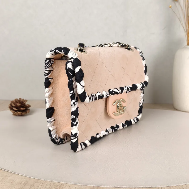 Chanel Crossbody Bag Edition Pink Suede 19 × 5 × 13.5 cm — cover view 5 of 5