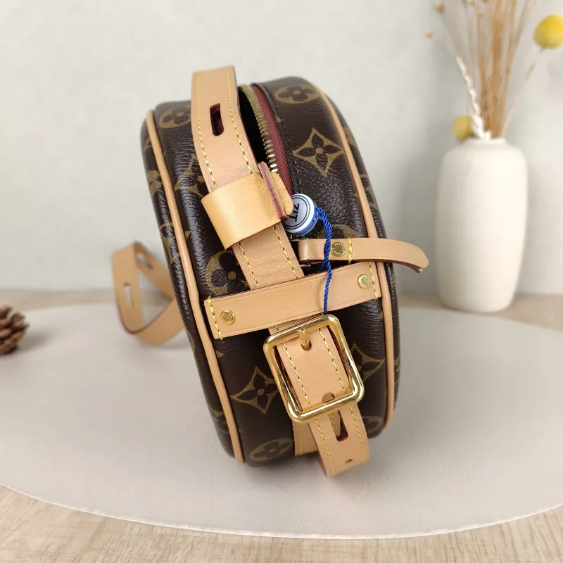 Louis Vuitton Crossbody Bag BOITE CHAPEAU SOUPLE Monogram PVC Small 17 × 8 × 17 cm — detail view 8 of 9