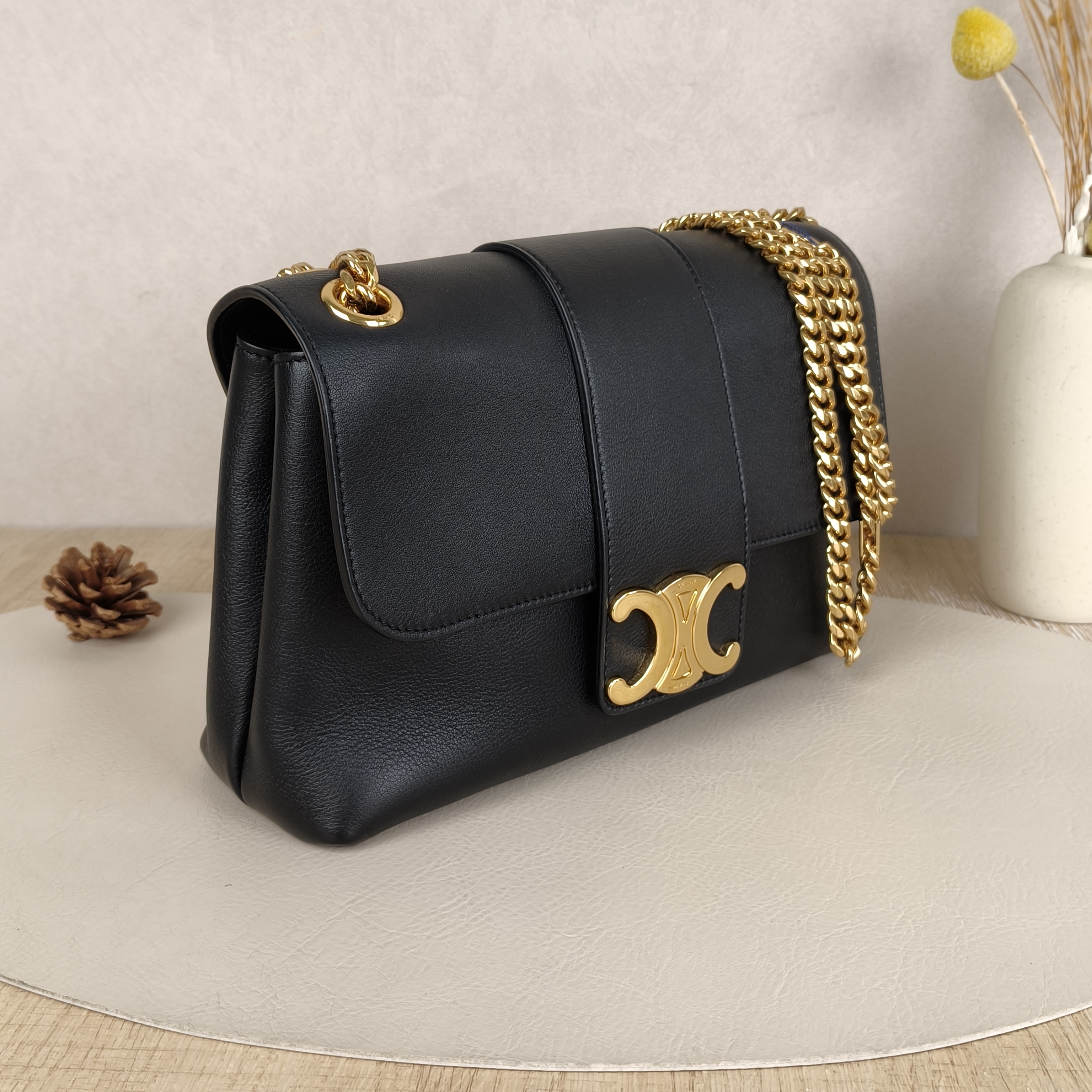 CELINE Crossbody Bag Victoire Chain Bag Black Calfskin Medium25 × 8 × 15 cm — cover view 3 of 8