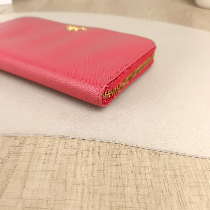 PRADA Wallet Wallet Red Calfskin Edition18.5 × 2 × 10.5 cm — detail view 9 of 11