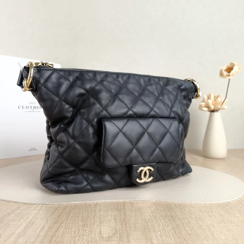Chanel Shoulder Bag hobo Black Lambskin One Size 27.5 × 10 × 22 cm — cover view 2 of 5