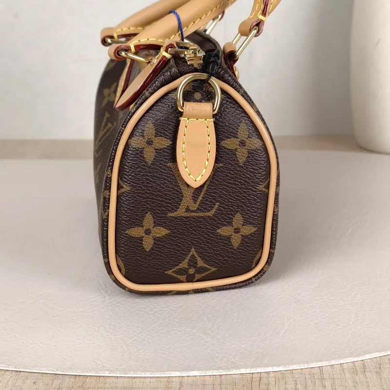 Louis Vuitton Crossbody Bag Speedy Nano Shoulder Strap PV Cnano16 × 7.5 × 10 cm — detail view 6 of 11