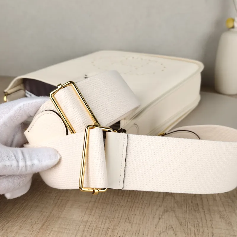 Hermès Crossbody Bag Evelyne 29 29I2 Taurillon Clemence TC Calfskin2929 × 7 × 30 cm — detail view 8 of 11