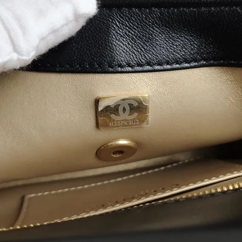 Chanel Crossbody Bag24c mini Black Lambskin One Size20.5 × 6 × 14 cm — detail view 2 of 13