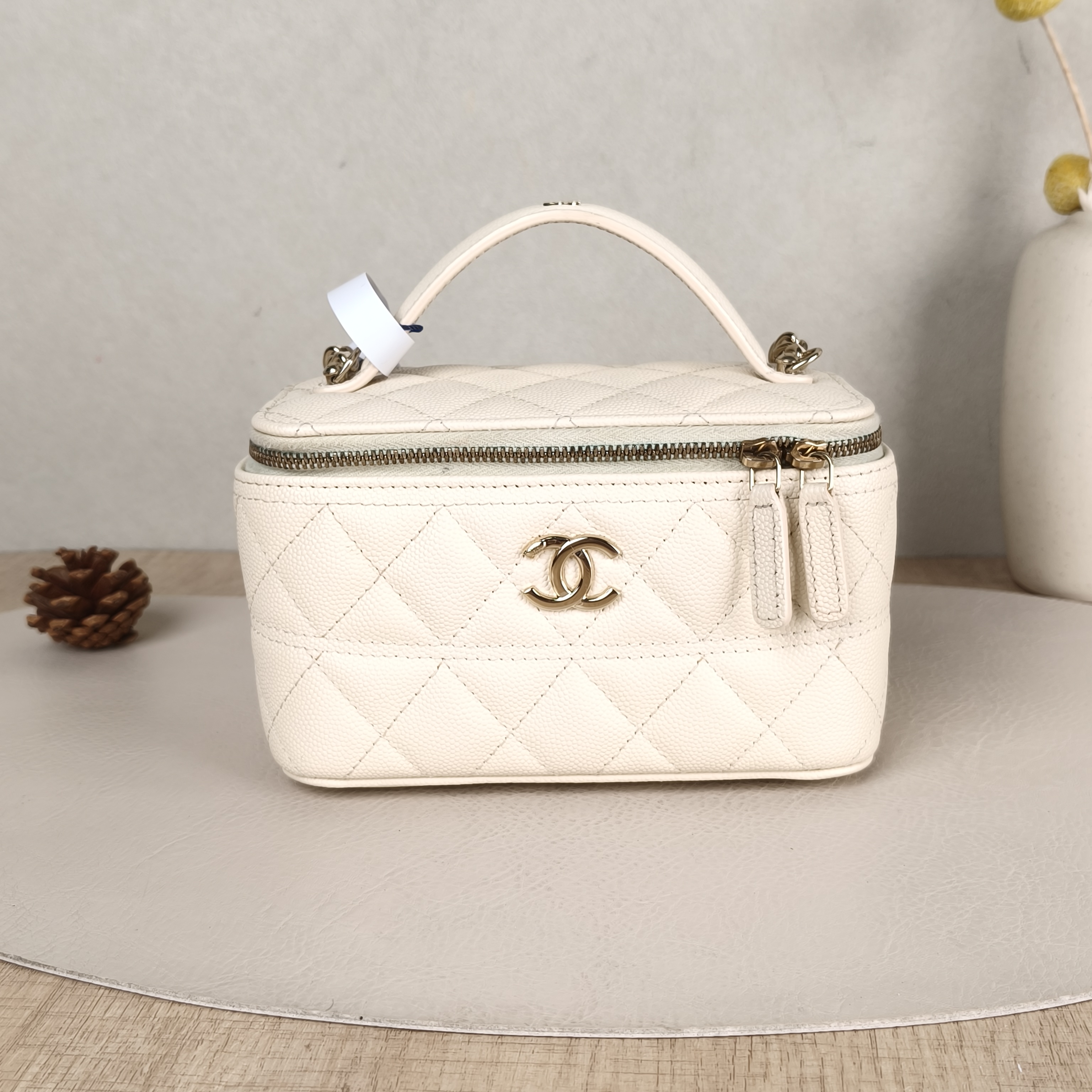 Chanel Crossbody Bag26c Edition Beige Grained Calfskin One Size17 × 8 × 9.5 cm