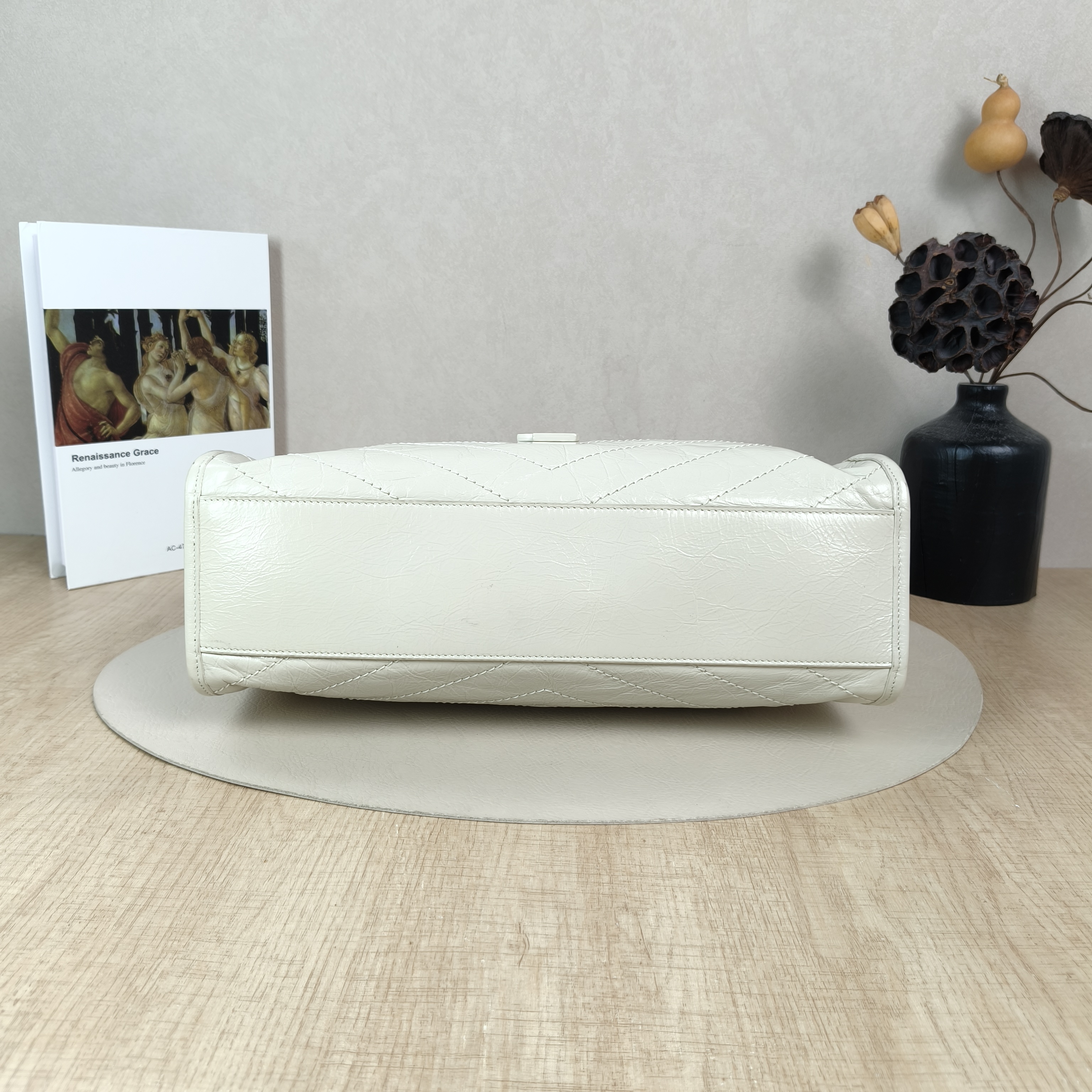 SAINT LAURENT Shoulder Bag NIKI SHOPPING Shopping Tote White Calfskin Medium33 × 11.5 × 27 cm — cover view 2 of 5