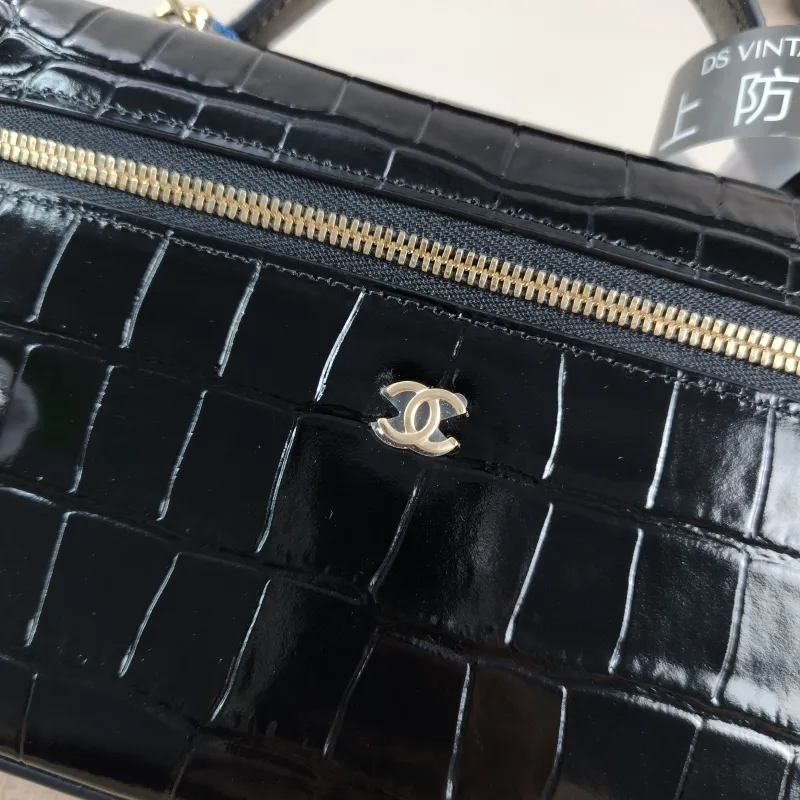 Chanel Crossbody Bag lp Vanity Case Bag Black Calfskin One Size 19.5 × 5 × 17 cm — detail view 6 of 15