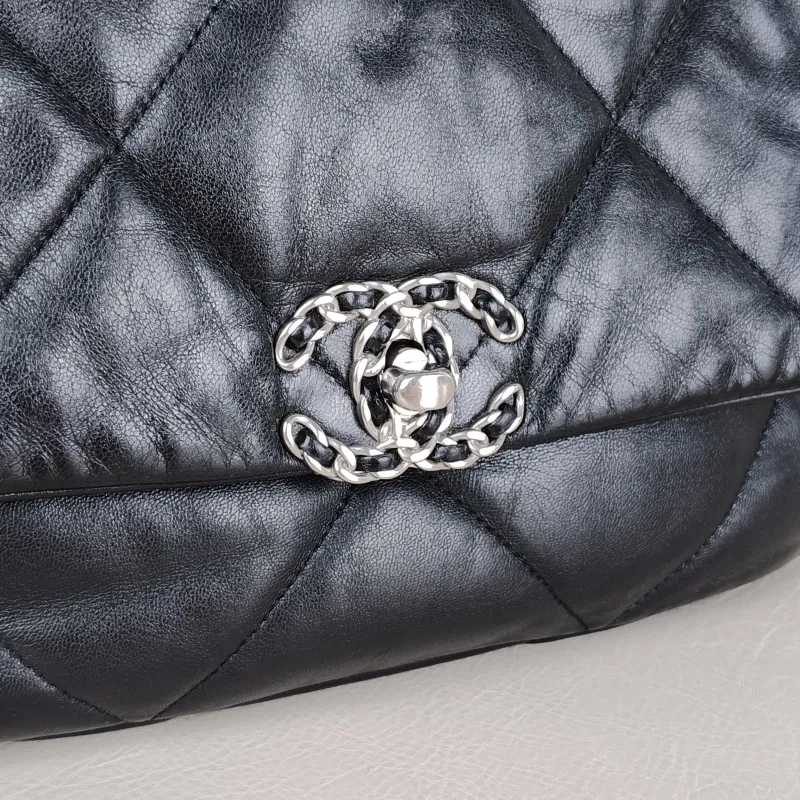 Chanel Crossbody Bag 19Bag Black SL ambskin Small 26 × 9 × 16 cm — detail view 9 of 15