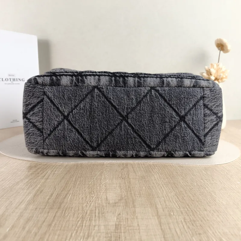 Chanel Shoulder Bag Grey One Size 33 × 12 × 22 cm — cover view 3 of 6