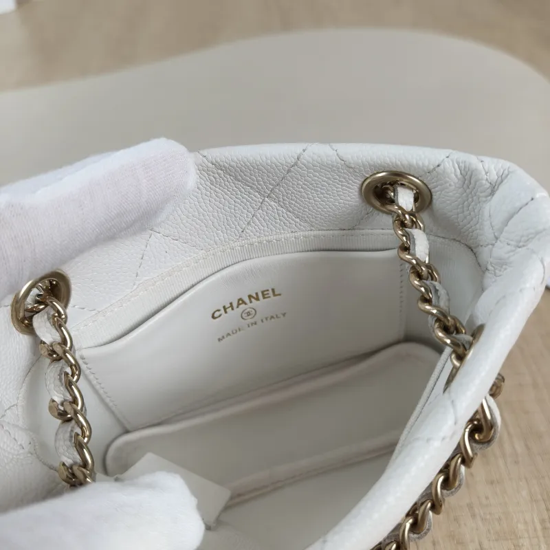 Chanel Shoulder Bag mini tote White Grained Calfskin 15 × 4 × 10 cm — detail view 3 of 10