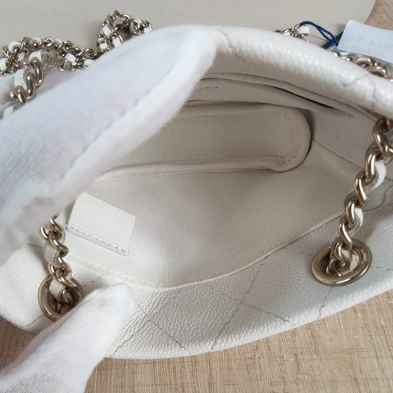 Chanel Shoulder Bag mini tote White Grained Calfskin 15 × 4 × 10 cm — detail view 2 of 10