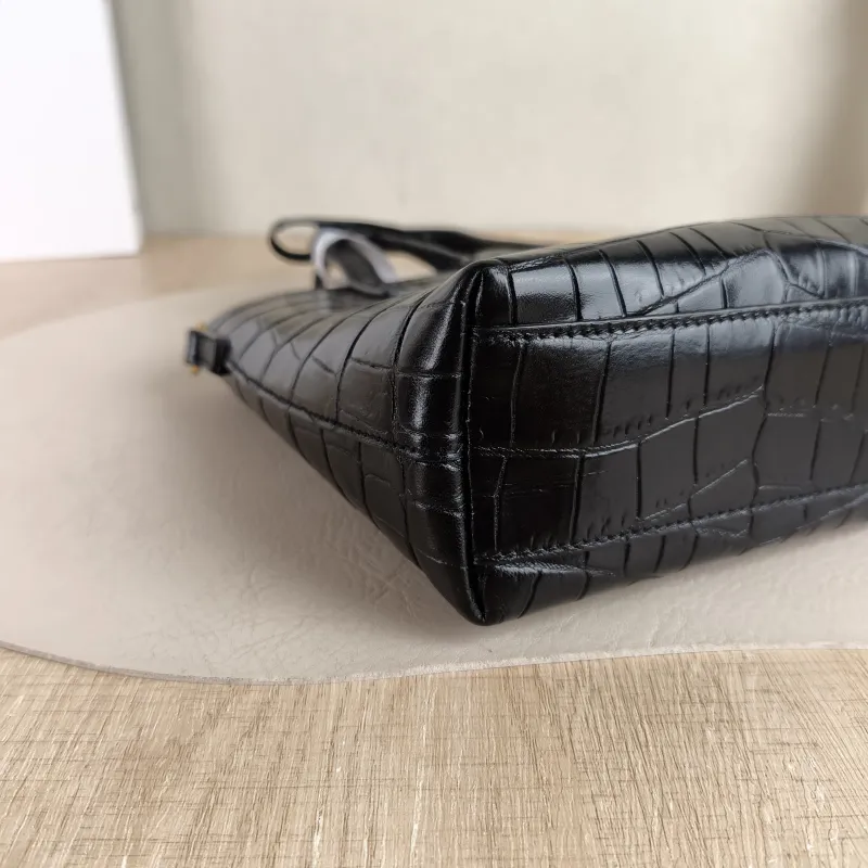 SAINT LAURENT Shoulder Bag SHOPPING Shopping Tote Black Calfskin Mini 18 × 8 × 17 cm — detail view 8 of 10