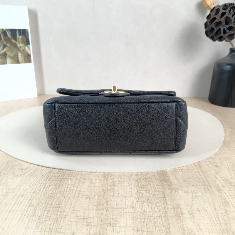 Chanel Crossbody Bag Black with Gold-Tone Hardware Grained Calfskin One Size 22 × 8 × 18 cm — cover view 4 of 5