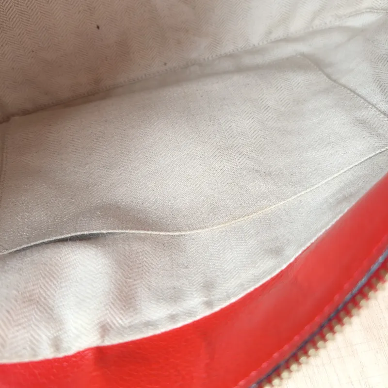 LOEWE Crossbody Bag Puzzle Red Calfskin Medium29 × 14 × 19.5 cm — detail view 10 of 17
