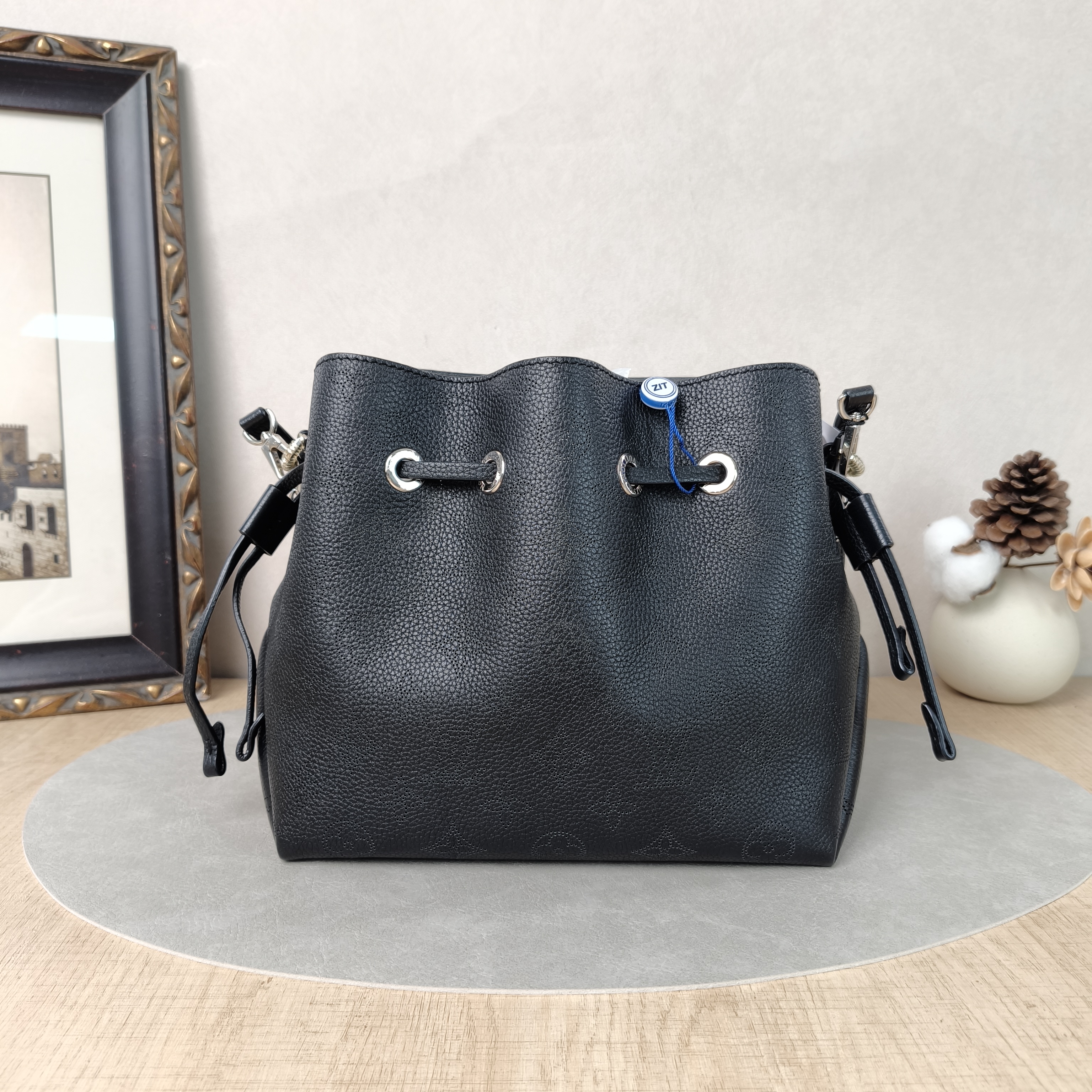 Louis Vuitton Crossbody Bag BELLA Black Calfskin One Size22 × 14 × 19 cm Inner Pouch — cover view 4 of 5