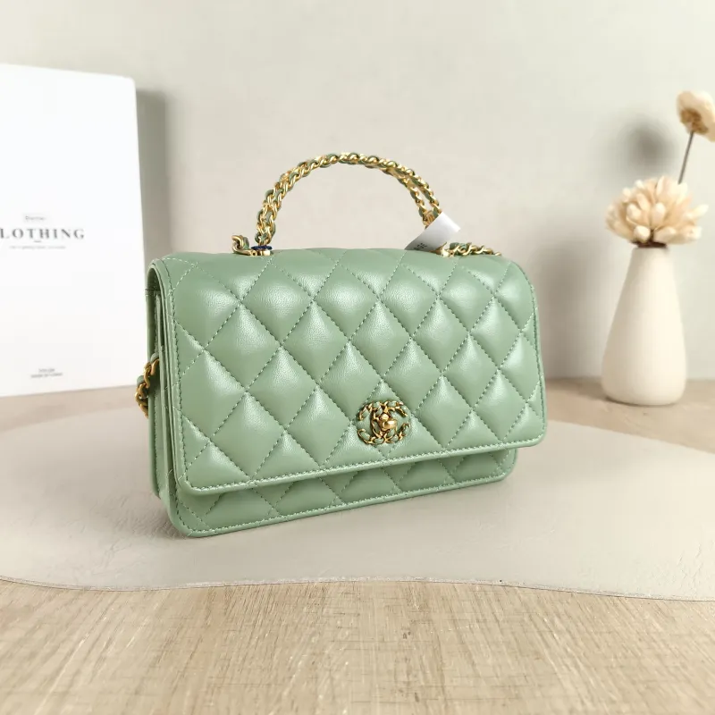 Chanel Crossbody Bag Edition woc Green Lambskin Mini 19.2 × 3.5 × 12.3 cm — cover view 5 of 6