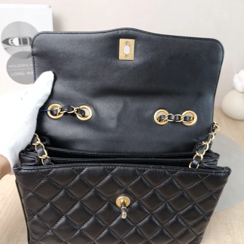 Chanel Crossbody Bag Crossbody Bag Black with Gold-Tone Hardware Lambskin One Size 24 × 7 × 15 cm 24 — detail view 4 of 13