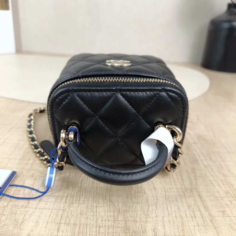 Chanel Crossbody Bag Edition Black Lambskin One Size11 × 7 × 9 cm — detail view 8 of 13