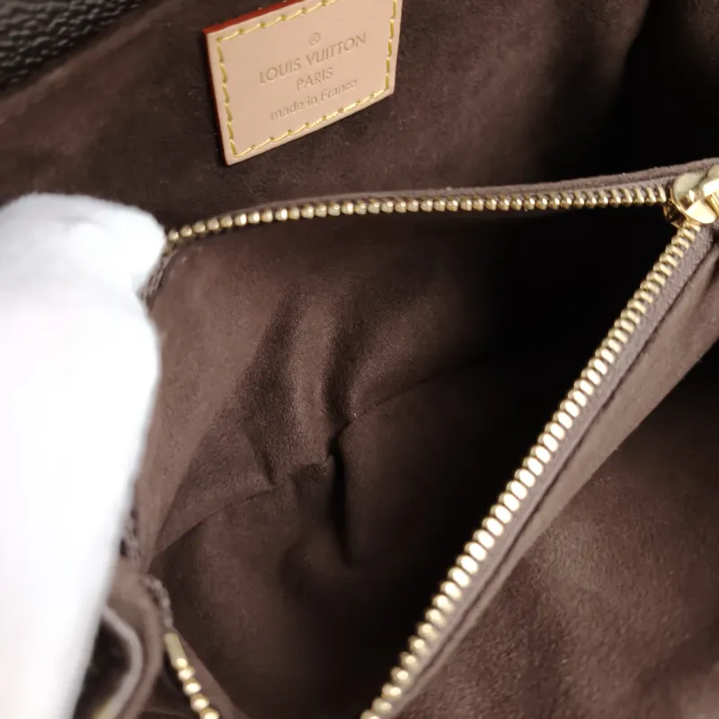 Louis Vuitton Crossbody Bag Pochette Métis East West Monogram PVC Small 21.5 × 6 × 13.5 cm — detail view 4 of 14