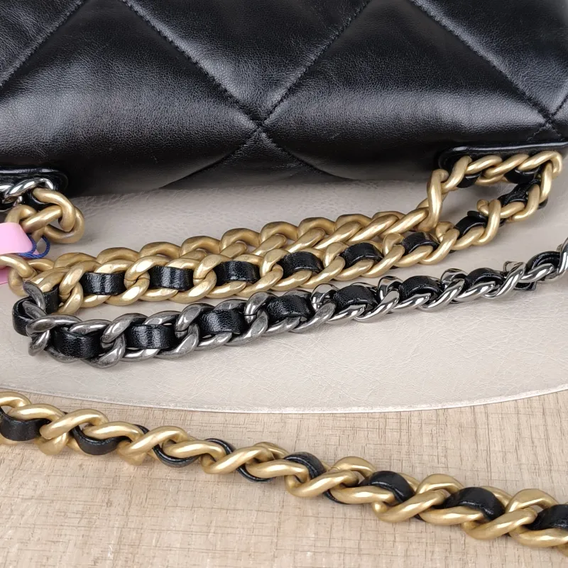 Chanel Crossbody Bag 19Bag Black SL ambskin Small 26 × 9 × 16 cm — detail view 14 of 15