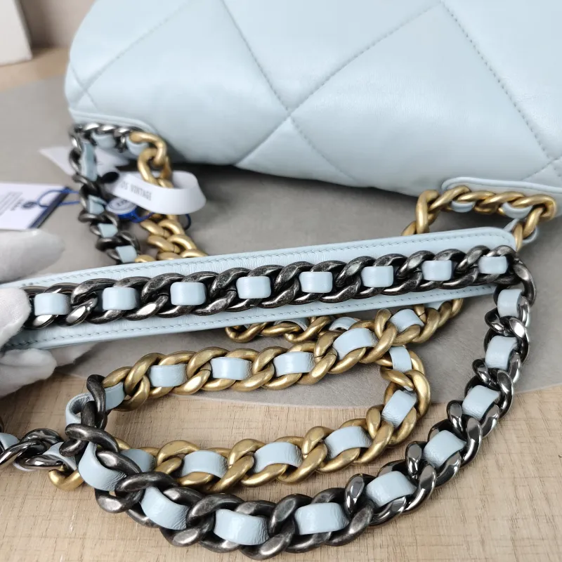 Chanel Crossbody Bag19Bag Blue SL ambskin Small26 × 9 × 16 cm — detail view 2 of 13