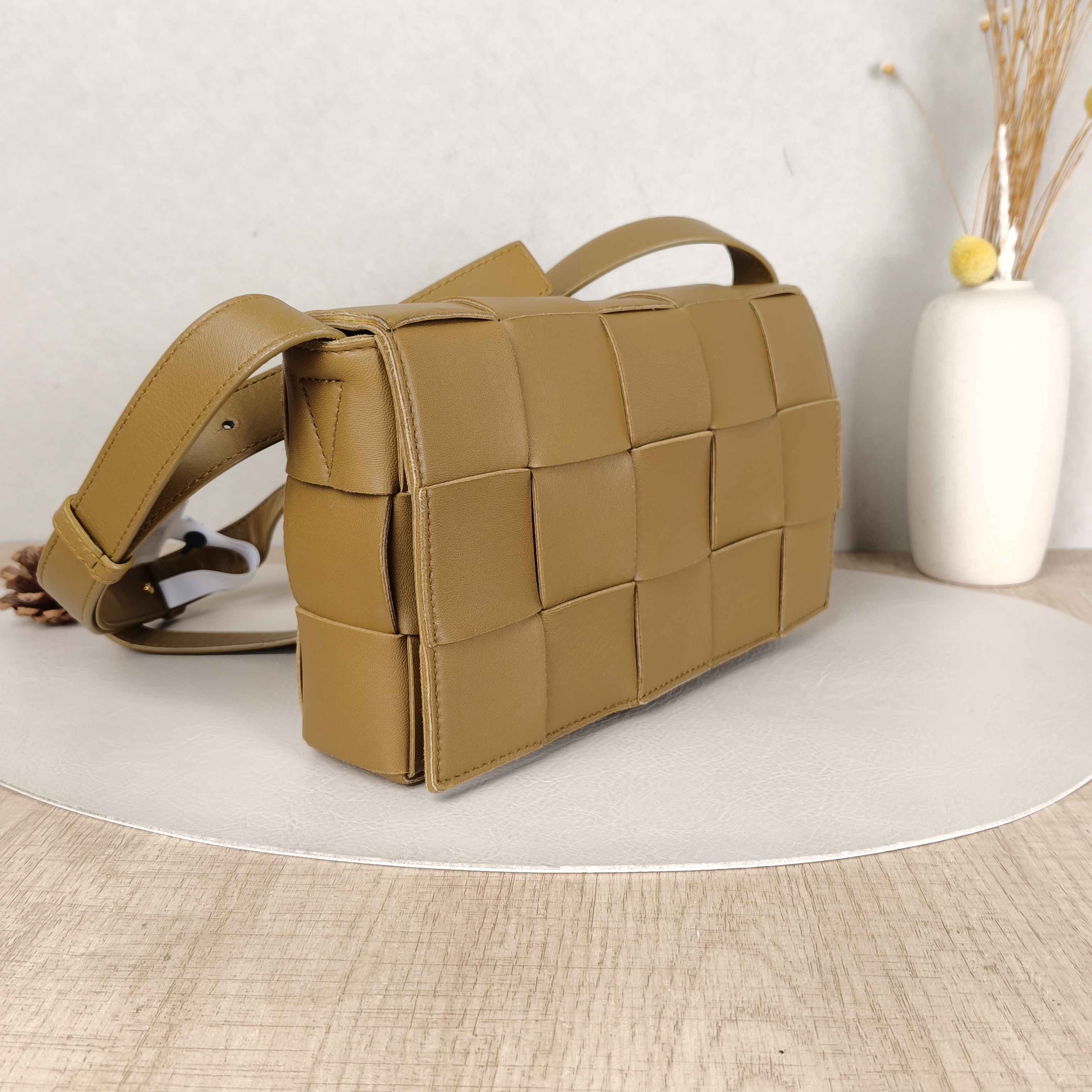 Bottega Veneta Crossbody Bag Cassette Woven Lambskin Medium23 × 5 × 15 cm — cover view 2 of 5