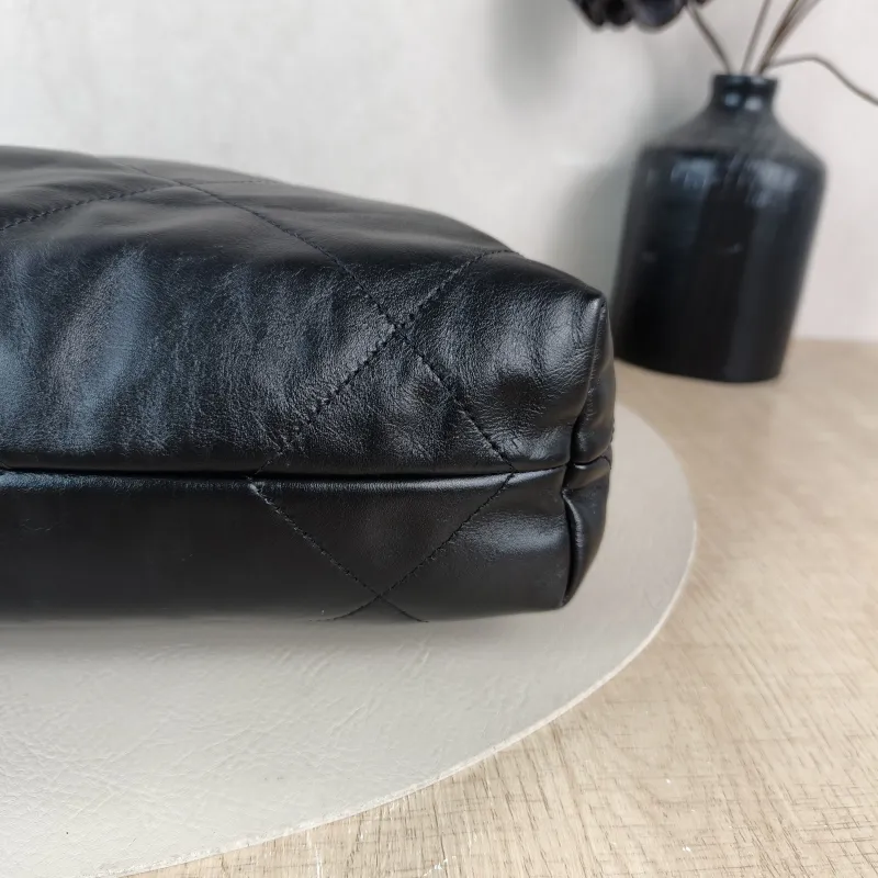 Chanel Shoulder Bag 22Bag Black CC alfskin Small 35 × 7 × 37 cm — detail view 6 of 12