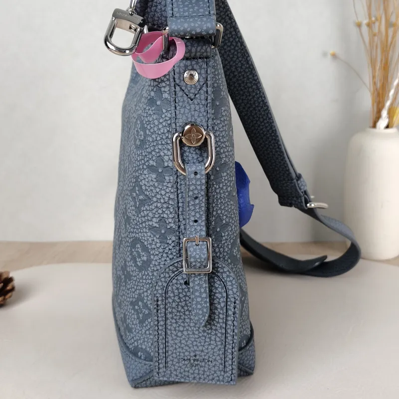 Louis Vuitton Shoulder Bag Hobo Cruiser Grey Calfskin Small 17 × 8.5 × 24 cm — detail view 6 of 9