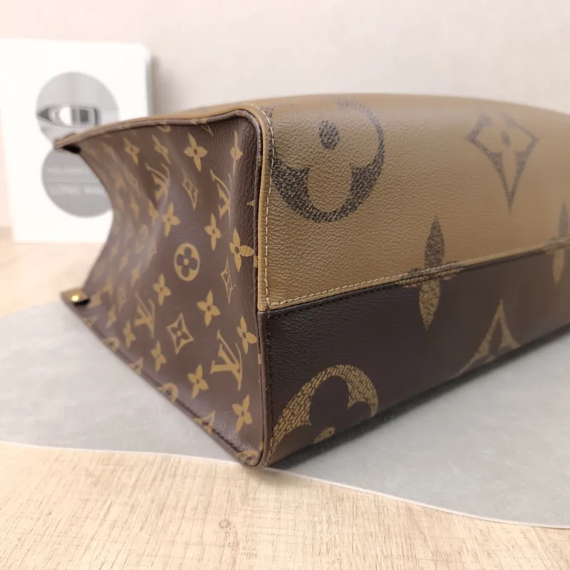 Louis Vuitton Shoulder Bag Onthego Medium Monogram PVC Medium 35 × 14 × 27 cm — detail view 8 of 11