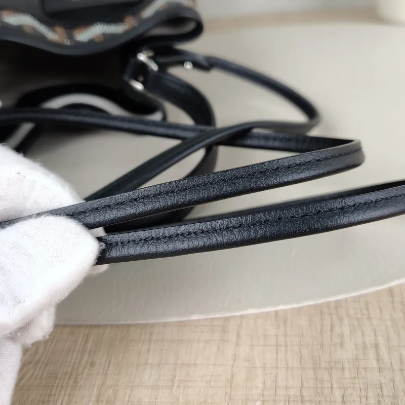 GOYARD Crossbody Bag Petit Flot Black ine Canvas12 × 10 × 17.5 cm — detail view 5 of 9