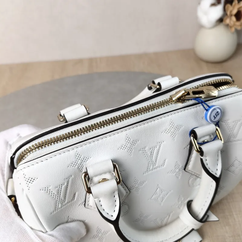 Louis Vuitton Crossbody Bag Speedy20 White Calfskin One Size 20.5 × 12 × 13.5 cm — detail view 9 of 12