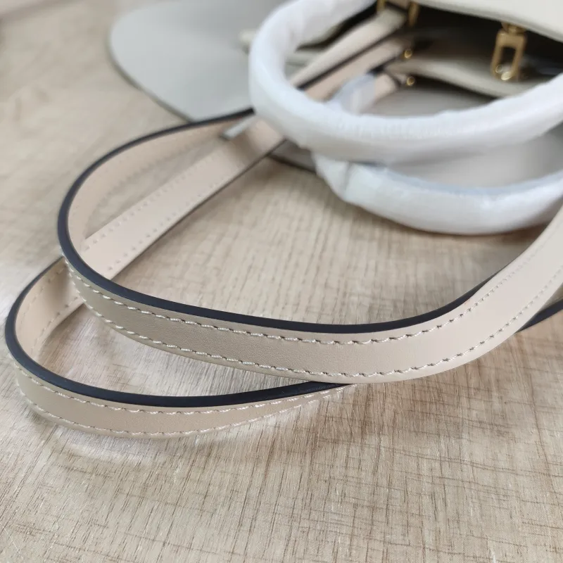 Louis Vuitton Shoulder Bag Onthego Medium White Empreinte Embossed Calfskin Medium 35 × 14 × 27 cm — detail view 10 of 12