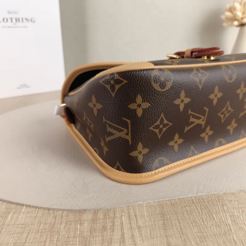 Louis Vuitton Crossbody Bag Diane Baguette Bag Shoulder Strap PVC Small 24 × 9 × 15 cm — detail view 8 of 12