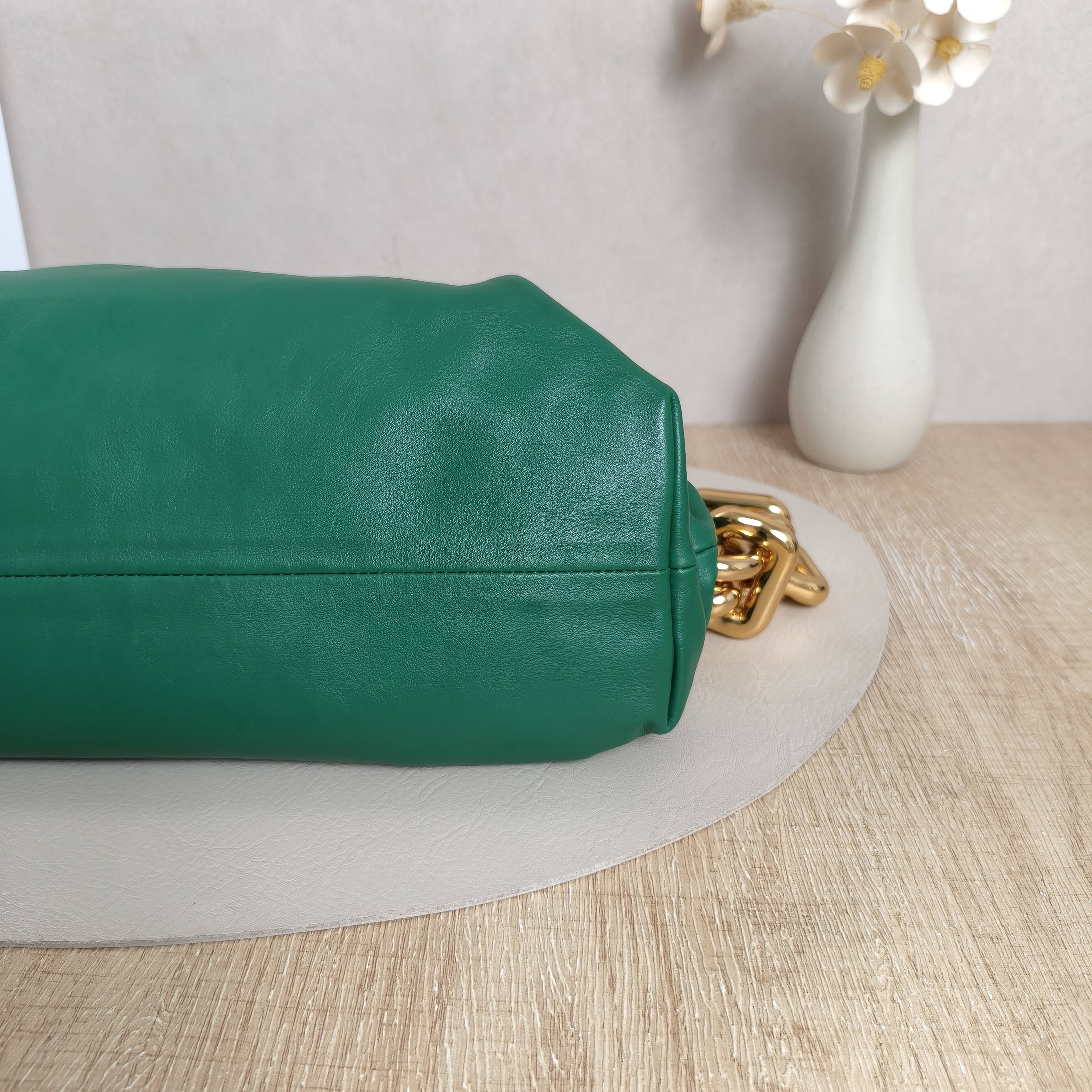 Bottega Veneta Shoulder Bag The Chain Pouch Green Calfskin One Size30 × 8 × 15 cm — cover view 4 of 10