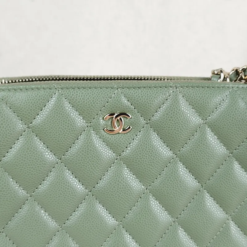 Chanel Crossbody Bag Green Grained Calfskin One Size 21 × 5 × 12 cm — detail view 6 of 12