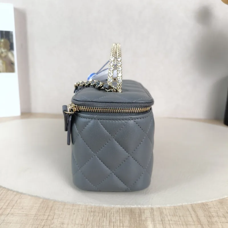 Chanel Crossbody Bag Edition Grey Lambskinmini16 × 8 × 9.5 cm — detail view 10 of 14