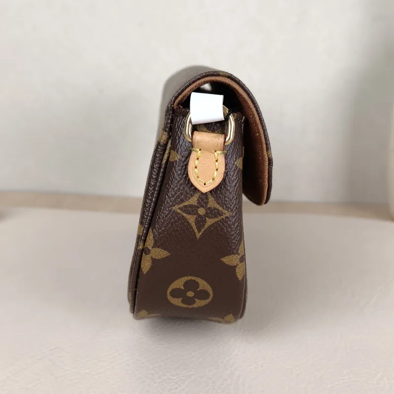 Louis Vuitton Crossbody Bag IVY Monogram PVC Small 23.5 × 4.3 × 12 cm — detail view 4 of 11