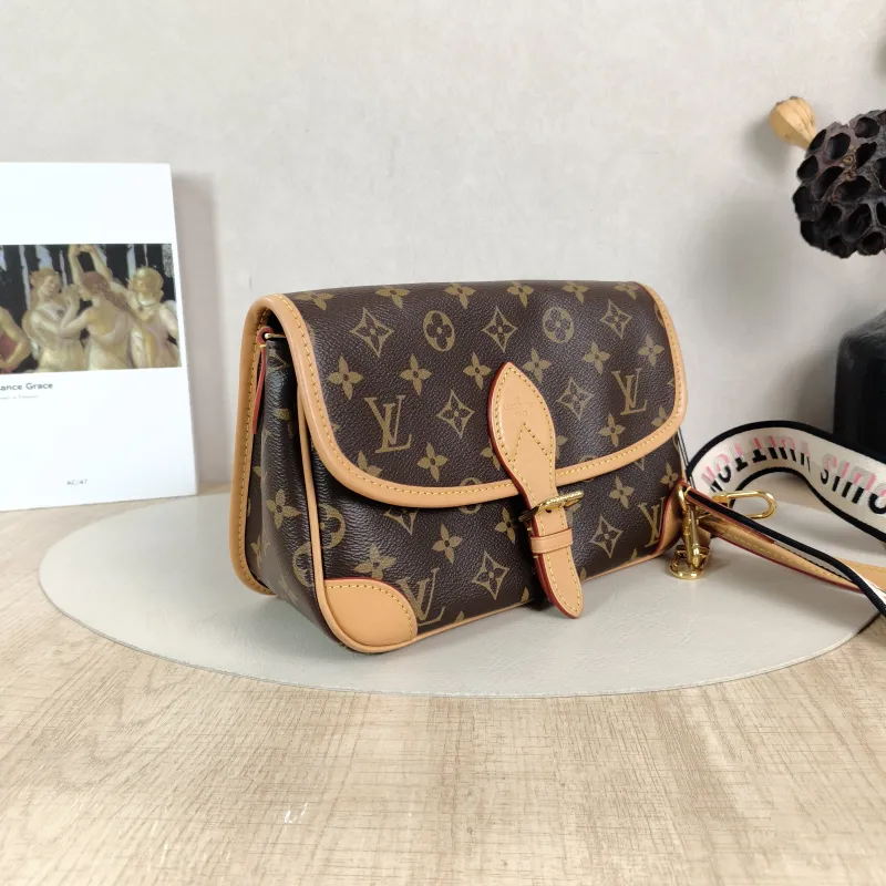 Louis Vuitton Crossbody Bag Diane Baguette Bag Shoulder Strap PVC Small24 × 9 × 15 cm — cover view 2 of 6