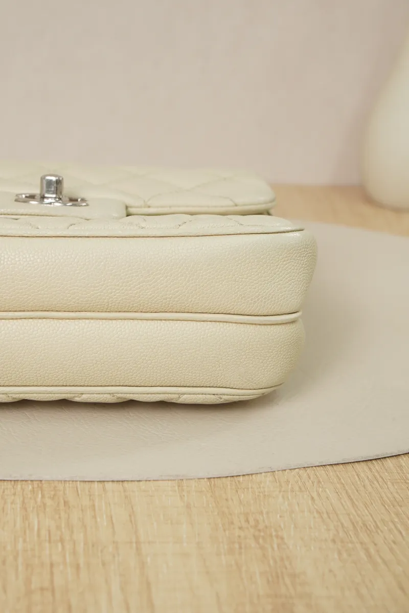 Chanel Calfskin25 · 20 × 6 × 16 cm Conditioned · Conditioned — cover view 7 of 7