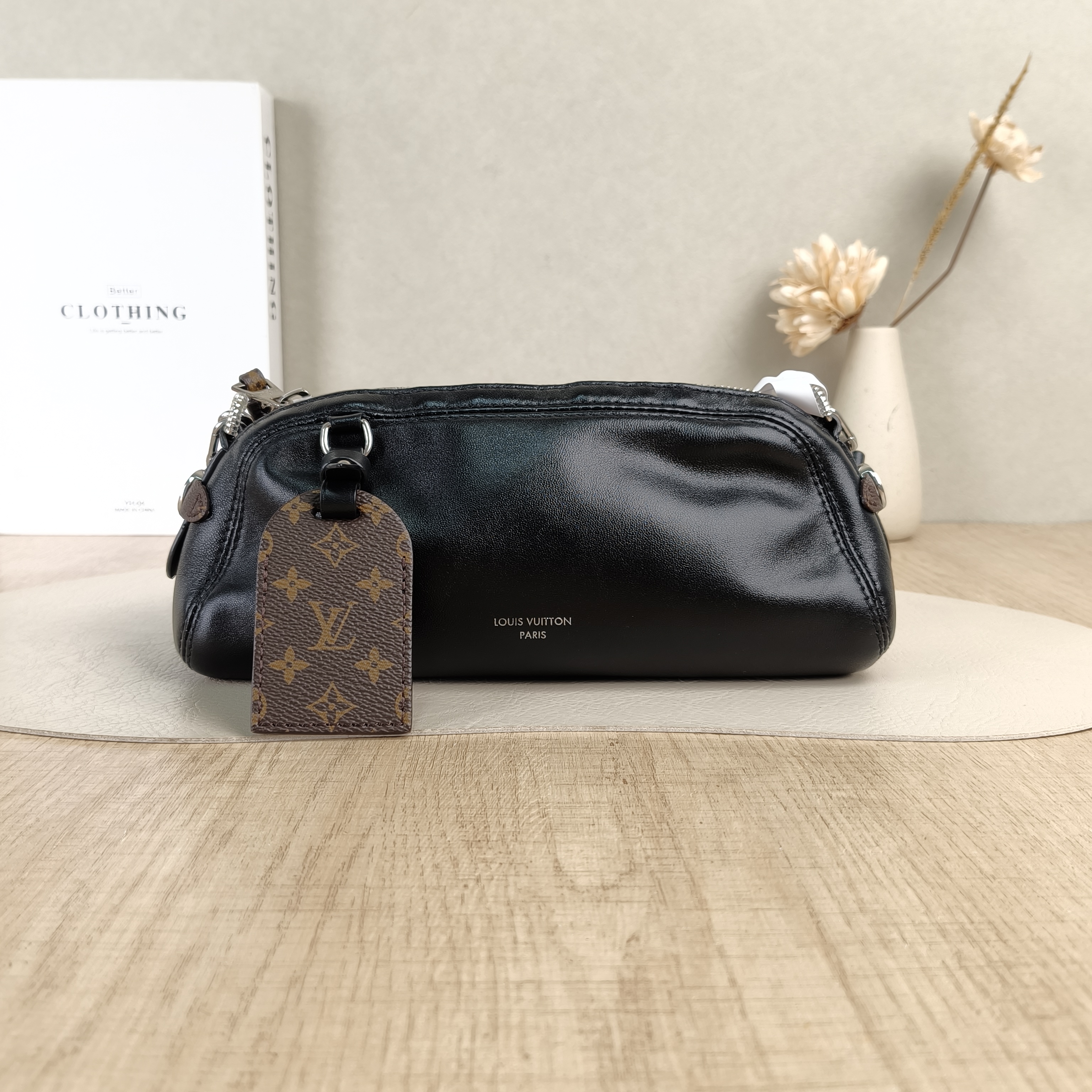 Louis Vuitton Shoulder Bag Pochette Vibe Black SL ambskin 25 × 7.5 × 10 cm