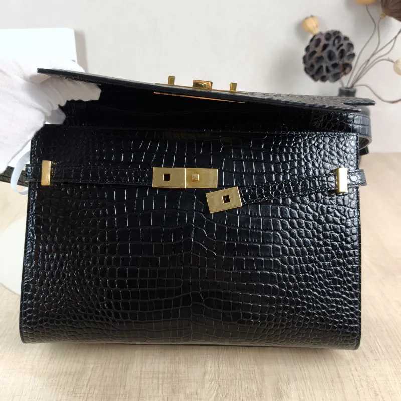 SAINT LAURENT Shoulder Bag MANHATTAN Black with Gold-Tone Hardware Calfskin Medium29 × 7.5 × 20 cm — detail view 3 of 13