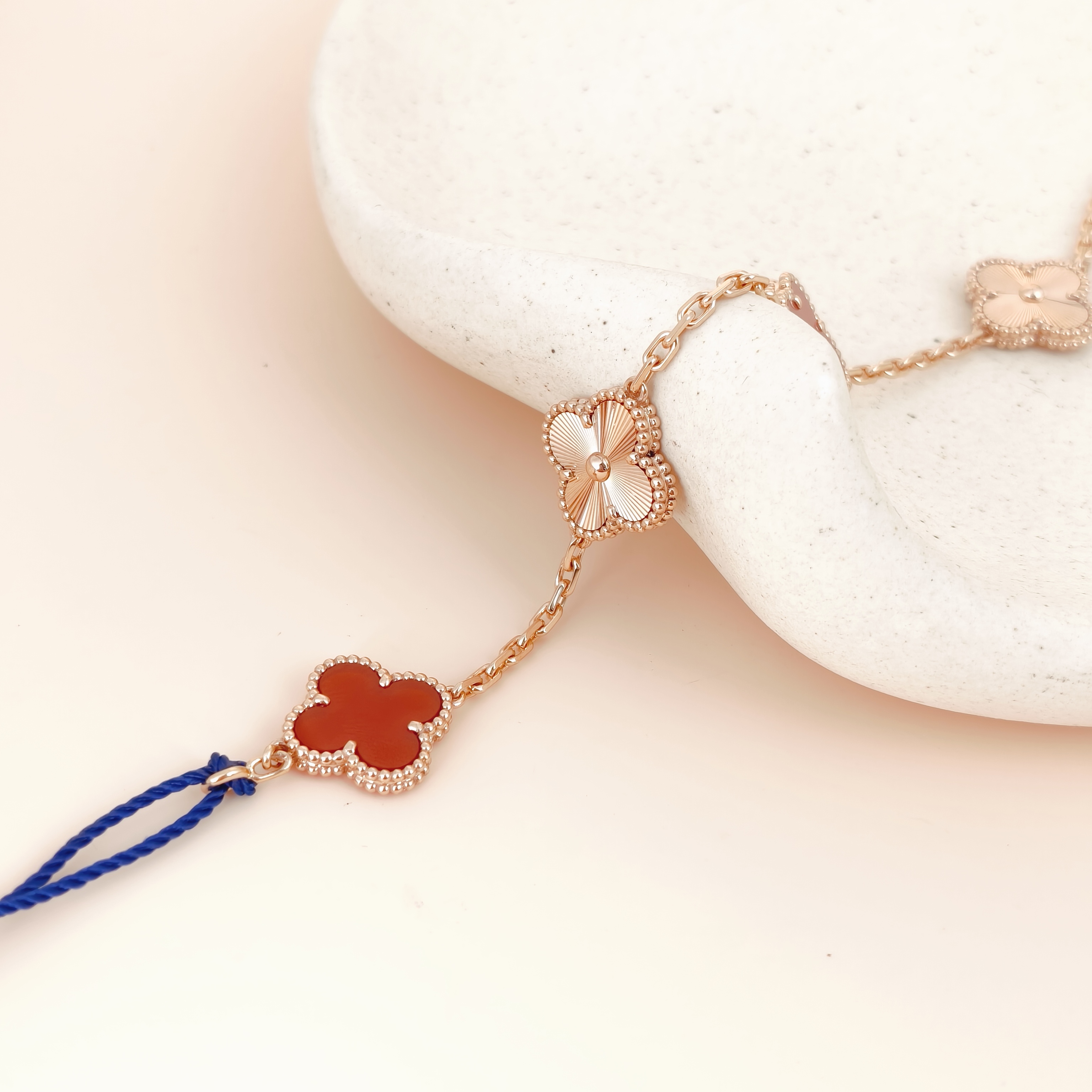 Van Cleef & Arpels Bracelet Alhambra Alhambra Collection Five-Motif Bracelet 18KR ose Gold Vintage Small1.5 × 1.5 × 19 cm — cover view 4 of 8