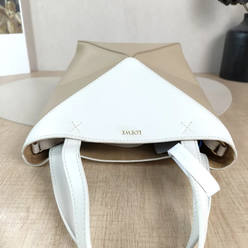 LOEWE Crossbody Bag Puzzle Fold Shopping Tote Taupe · White Calfskinmini16.5 × 9.5 × 20 cm — detail view 7 of 11